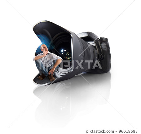 Professional photographer 96019685