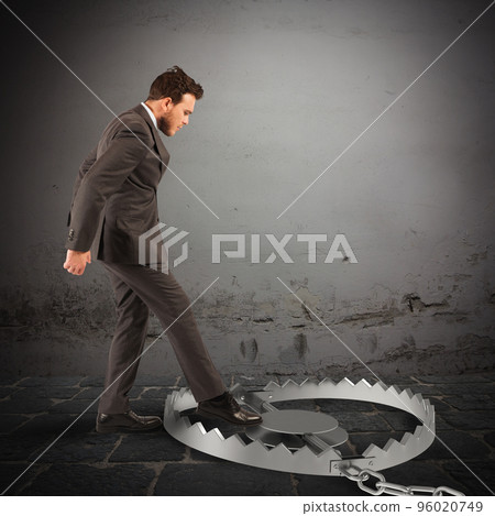 Fearful of a trap 96020749