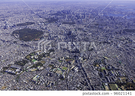 從池尻大橋上空看澀谷，攝於 2022 年 96021141