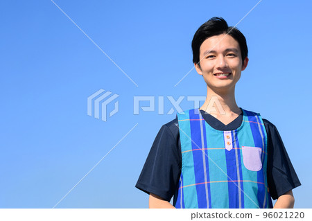 Image of a nursery teacher who works hard 96021220