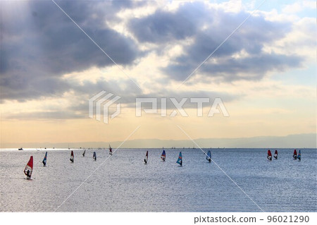 逗子海岸和衝浪者 逗子海岸和衝浪者 96021290