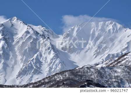 白馬岩岳雪場的白馬野裡岳和石嶽山的白雪皚皚 白馬岩岳雪場的白馬野裡岳和石嶽山的白雪皚皚 96021747