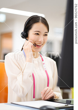 Young female operator working in a call center 96024782