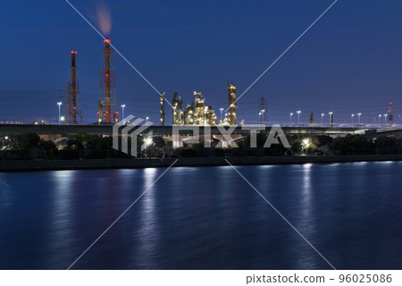 Hamadera waterway at night Hamadera waterway at night 96025086