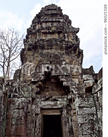 Architecture of ancient temple complex Angkor, Siem Reap 96025389