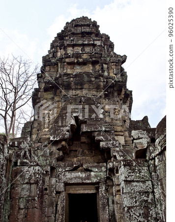 Architecture of ancient temple complex Angkor, Siem Reap 96025390
