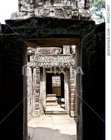 Architecture of ancient temple complex Angkor, Siem Reap 96025407