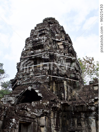 Architecture of ancient temple complex Angkor, Siem Reap 96025430