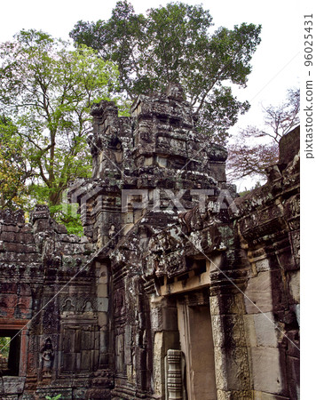Architecture of ancient temple complex Angkor, Siem Reap 96025431