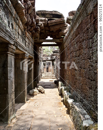 Architecture of ancient temple complex Angkor, Siem Reap 96025514