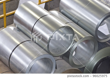 Rolls of cold-rolled galvanized steel in stock 96025975