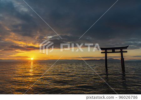 Asahi and the torii of Shirahige Shrine 96026786