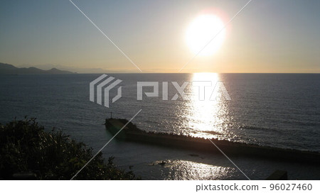 在海上日落 在海上日落 96027460