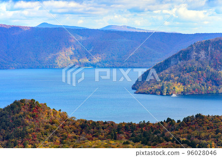 A refreshing morning, a sightseeing boat on Lake Towada from Kodakedai 96028046