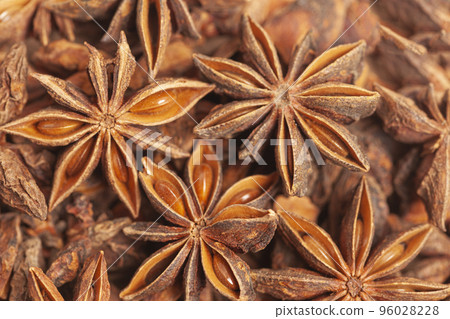 Star anises dried spice fruits 96028228