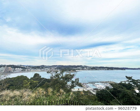 The sea seen from Enoshima_05 96028779