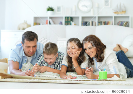 Happy parents and their children painting together Happy parents and their children painting together 96029054