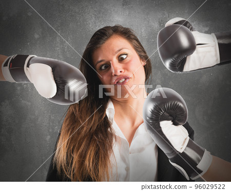 Businesswoman ko 96029522