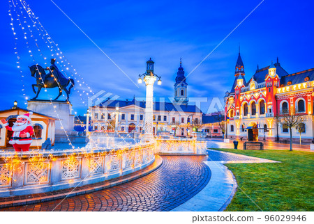 Oradea, Romania - Christmas decorated downtown, historical Crisana 96029946