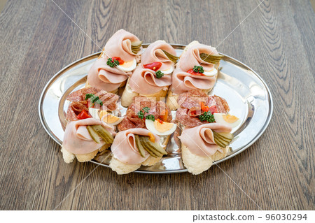 variation of bread with spread of cheese, ham, egg and vegetables 96030294