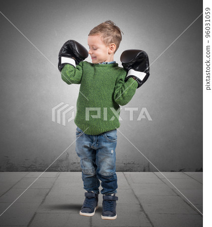 Child small muscles Child small muscles 96031059
