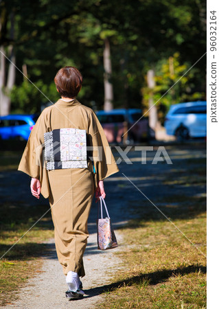 和服女性 96032164