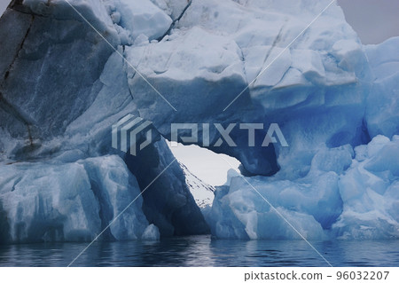 Arctic Iceberg Arctic Iceberg 96032207