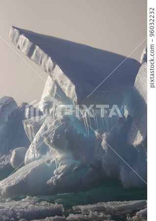 Arctic Iceberg 96032232