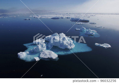 Arctic drift ice 96032256