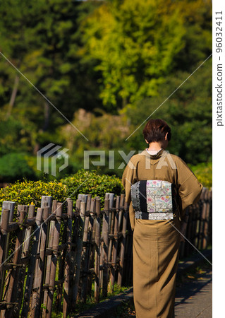 Kimono women Kimono women 96032411