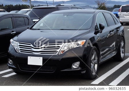 Import car image Toyota car sold in North America First generation Venza 96032635