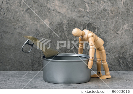 Dummy looking at empty tin can Dummy looking at empty tin can 96033016