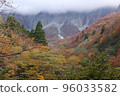 Daisen covered with autumn leaves and clouds 96033582