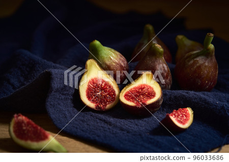 still life figs on a wooden table 96033686