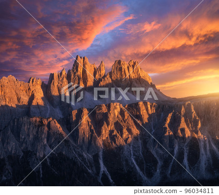 Rocky mountains at amazing colorful sunset in autumn 96034811