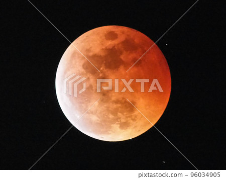 2022 年 11 月 8 日，天王星被月球完全掩星（拍攝於東京板橋區） 96034905