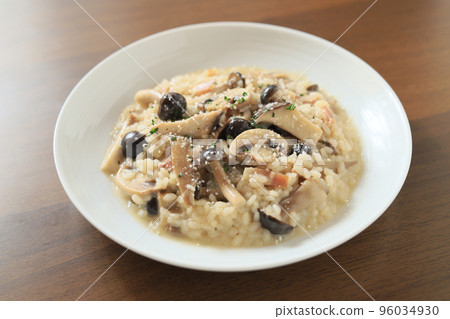 Mushroom cheese risotto Mushroom cheese risotto 96034930
