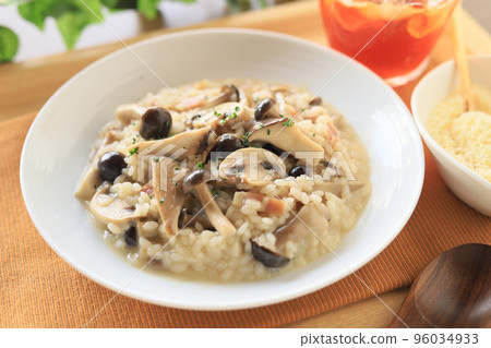 Mushroom cheese risotto 96034933
