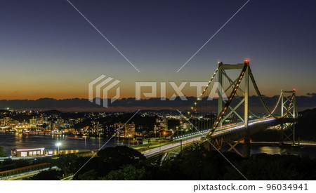 福岡縣北九州市關門橋的黃昏 96034941