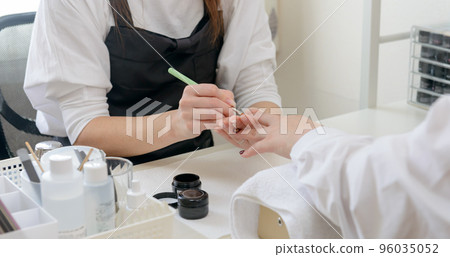 Nail salon  96035052