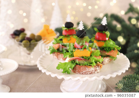 聖誕生火腿和獼猴桃三明治 96035087