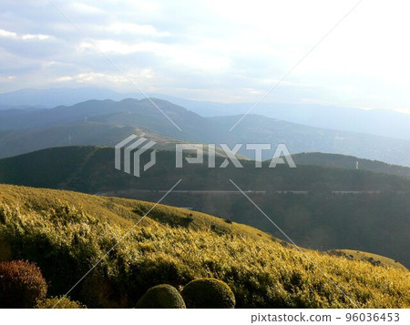 靜岡縣田形郡函南町十國峠乘坐纜車到富士山山頂。 靜岡縣田形郡函南町十國峠乘坐纜車到富士山山頂。 96036453