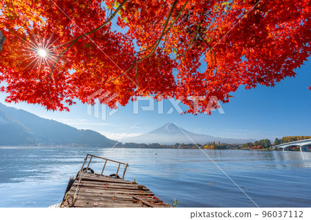 Lake Kawaguchi autumn leaves Lake Kawaguchi autumn leaves 96037112