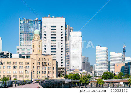 [Kanagawa Prefecture] Yokohama Minatomirai in autumn weather 96038152