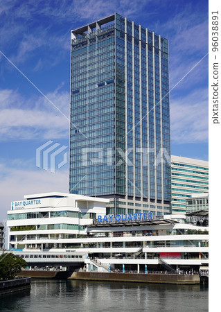 Scenery around the east exit of Yokohama Station Scenery around the east exit of Yokohama Station 96038891