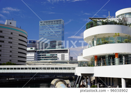 Scenery around the east exit of Yokohama Station 96038902