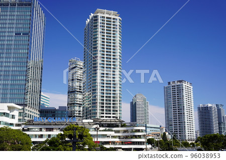 Scenery around the east exit of Yokohama Station Scenery around the east exit of Yokohama Station 96038953
