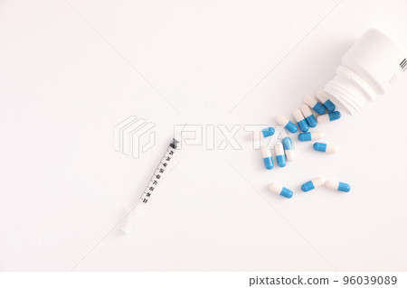 Syringe and pill isolated in white background 96039089