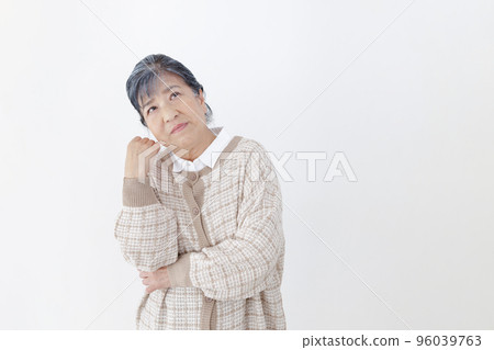 Senior women who are troubled Senior women who are troubled 96039763