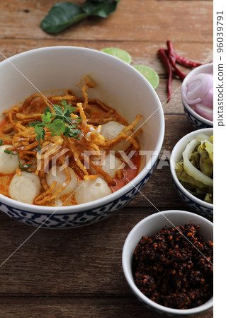 Local northern Thai food Egg noodle curry with meatballs on wood background 96039791